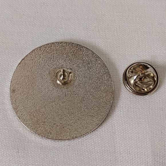 EF Global Leadership Summit Davos 2019 Event Enamel Lapel Pin Hat / Bag Charm - Picture 2 of 5